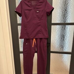 FIGS Burgundy Scrub Set – Slim V-Neck Top + Pants – Medium